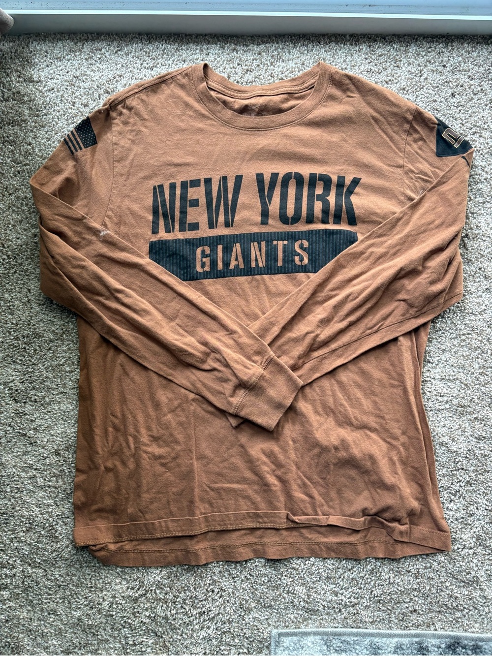 Nike New York Giants Long Sleeve Tee - Brown with Black Graphic